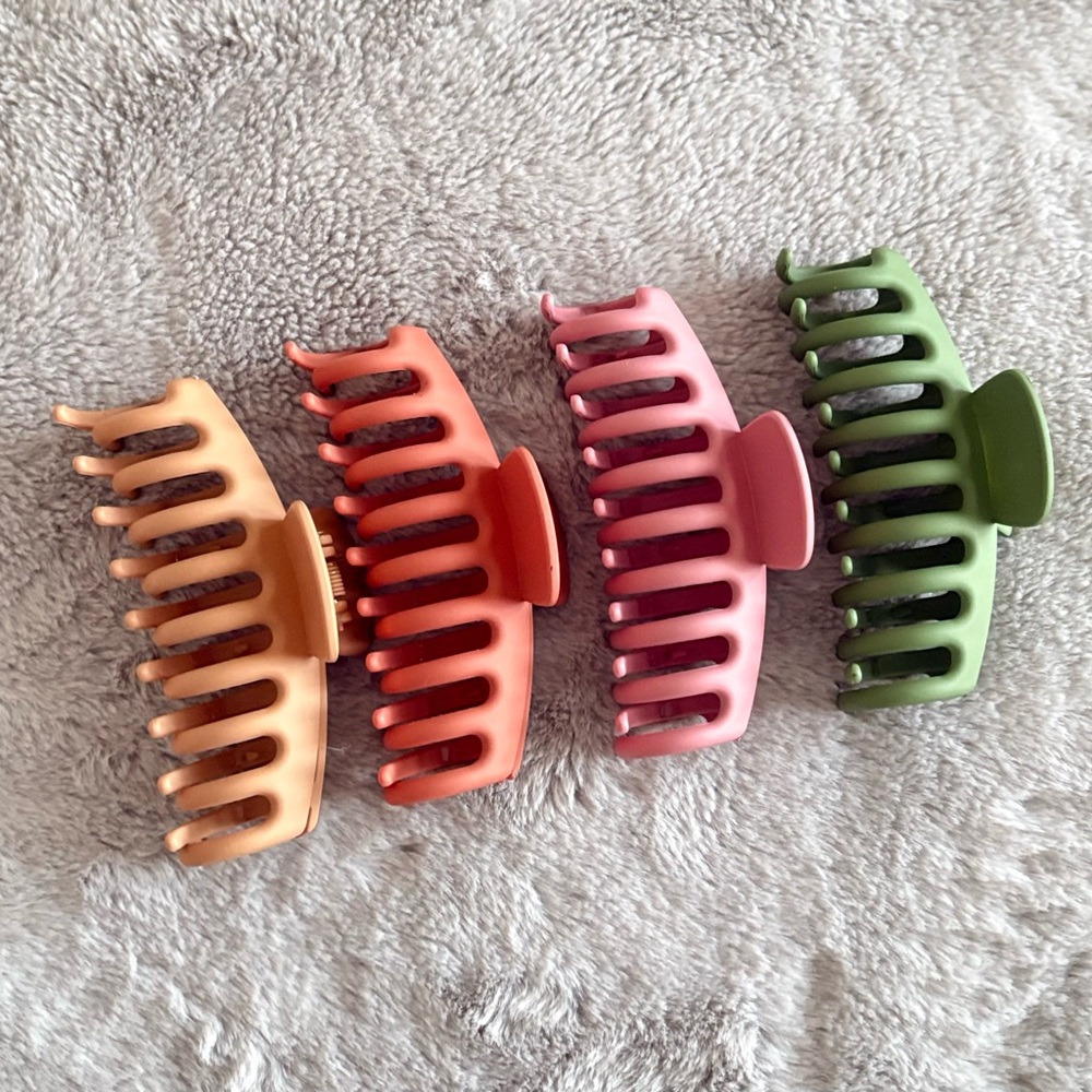 4/$10 Claw Clip Set